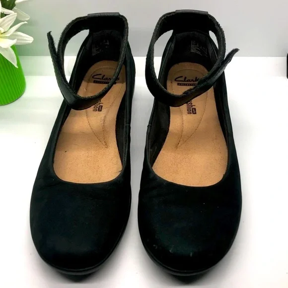 Clark’s Medora Nina Cushioned Ankle Strap Flats-8 - Picture 1 of 9